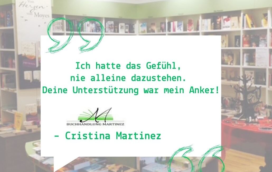 „Ich hatte das Gefühl, nie alleine dazustehen. Deine Unterstützung war mein Anker!“ – Cristina Martinez, Buchhandlung Martinez. Im Hintergrund ein gemütlicher Buchladen.